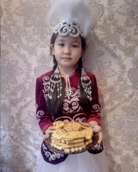 1 "Ә" сынып оқушысы Әмірбек Әселдің мерекелік құттықтауы